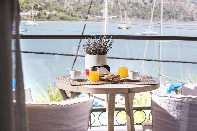 Argostoli Marina Suites Екстериор снимка