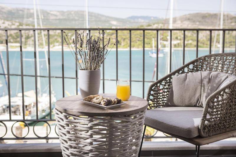 Argostoli Marina Suites Екстериор снимка
